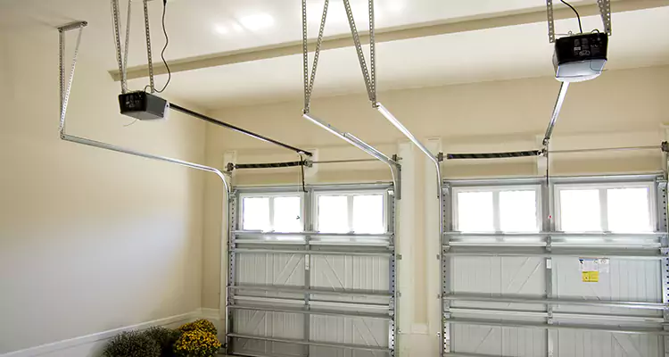 Residential Emergency Garage Door Repair in Wright, FL